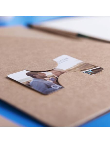 Carpeta porta documentos A4 Rio de cartón reciclado con bolígrafo y libreta PERSONALIZABLE