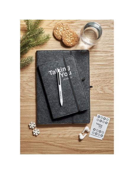 Libreta A5 con cubierta de fieltro RPET Worthing PERSONALIZABLE
