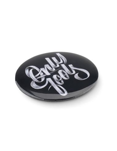 Chapa metálica clásica Katherine con aguja PERSONALIZABLE